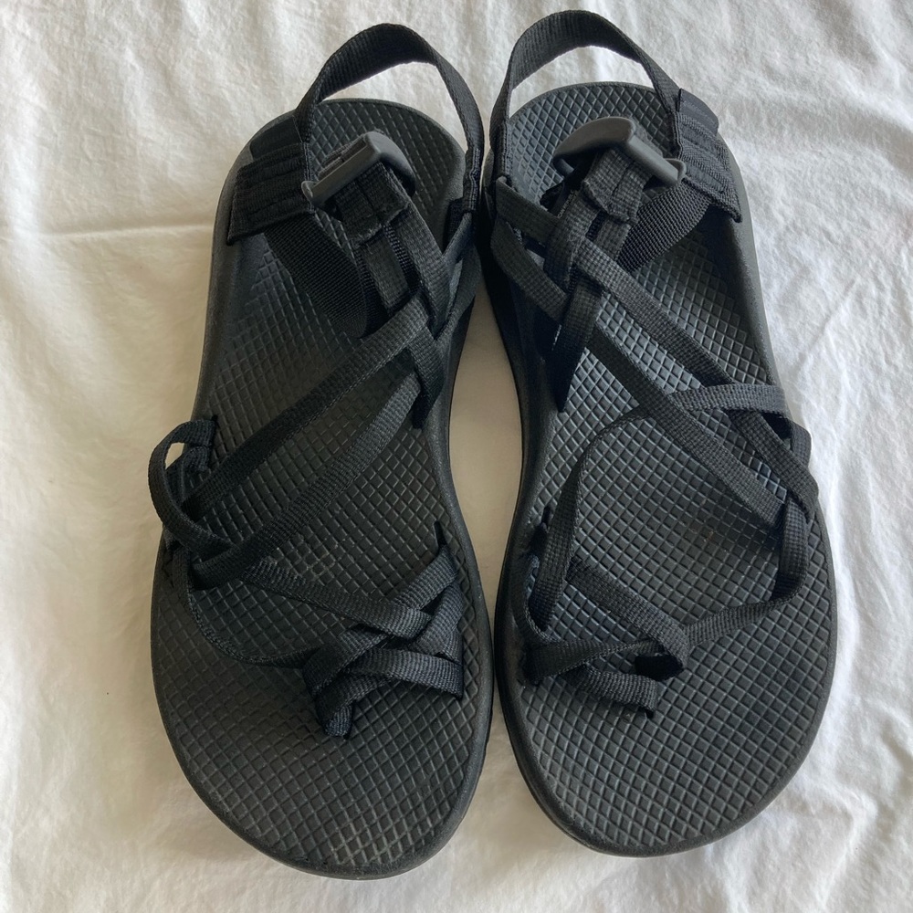 Manifest a warm vacation spot wearing Chaco ZX/2 Cloud Sandal, size 9W!